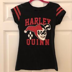 Brand New Without Tags Dc Comics Harley Quinn Short Sleeved T-Shirt. Size Medium. Black T-shirt With Graphic Print For Comic-con, Black Pop Culture T-shirt For Comic-con, Graphic Tee Tops For Fan Events With Screen Print, Graphic Tee With Screen Print For Fan Events, Graphic Tee For Fan Events With Screen Print, Black Fandom T-shirt For Halloween, Black T-shirt For Comic-con, Band Merch Top With Front Print For Fan Conventions, Band Merch Tops With Front Print For Fan Conventions