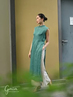 Sleeveless Linen Ao Dai, Double Layer Linen Ao Dai, Linen Ao Dai for Women, Linen Ao Dai With Pants, Modern Linen Ao Dai, Ao Dai Tunic Dress - Etsy Spain Ao Dai Modern Casual, Vietnamese Ao Dai Modern, Casual Ao Dai, Elegant Linen Kurta For Spring, Casual Summer Ao Dai, Elegant Sleeveless Kurta For Spring, Fitted Linen Kurta For Spring, Spring Linen Fitted Kurta, Green Long Kurta For Spring