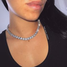 1-3 Werktage Lieferzeit mit Sendungsverfolgung Kauf auf Rechnung Kostenloser Versand & einfache Rückgabe 14 Tage Rückgaberecht Produktdetails: Tennis Choker Hochwertiger Modeschmuck (Kupfer mit Silber überzogen) Stein Material: Cubic Zirkonia Versand: Deutschland 1-3 Werktage mit DHL Gratis Versand ab 40€ EU & Schweiz 2-5 Werktage Lieferung mit DHL Gratis Versand ab 100€ USA & KANADA 2-3 Werktage mit FedEx Gratis Express Versand ab 150€ Weltweit 2-5 Werktage mit FedEx & DHL Grati Tennis Chain Necklace, Tennis Chain, Tennis Necklace, Luxury Gift Box, Jewelry Designers, Copper Plated, Stunning Jewellery, Party Outfits, Copper Jewelry