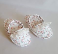 Baby Shoes Tutorial, Shoes Tutorial, Cute Toddler Girl, Choli Blouse Design, Sewing For Baby, Cute Sewing Projects, Baby Boy Dress, Toddler Girl Clothes