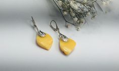 An absolutely stunning handcrafted butterscotch /yellow Baltic amber earrings, set in a delicate pattern sterling silver design.Each amber gemstone has been a half polished into an irregular shape. All the imperfections of the amber ,make this pair of earrings very unique .The impressive amber jewelry ready for many occasions ! Material : Genuine Baltic Amber/Sterling Silver925/1000e Dimensions ; 57 X 18-20 mm Color : Yellow/Butterscotch Finish ; Half/ Polished Closure ; Lever-back Please note , Cameo Earrings, Amber Gemstone, Stud Style, Amber Earrings, Amber Necklace, Amber Stone, Amber Jewelry, Large Earrings, Round Earrings