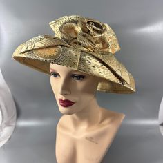 Terramina Gold Church Derby Wedding Hat Face Cloth Interlining 100% Polymer Please See The Sizes On Posted Pictures It Is In Good Pre-Owned Condition With Minimal Wear (Gently Used) Please See All The Posted Pictures For Details. Ask Any Questions Before Purchasing. Elegant Gold Hats For Summer, Gold Costume Hats For Spring Wedding, Gold Costume Hats And Headpieces For Spring Wedding, Elegant Gold Summer Hat, Gold Wide Brim Fascinator For Summer, Gold Evening Hat For Spring, Gold Short Brim Fascinator For Summer, Gold Curved Brim Fascinator For Spring, Gold Short Brim Summer Fascinator