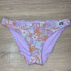 Nwot Hollister Purple Shiny Paisley Bikini Bottom Size M Never Been Worn Purple With Orange Color Shiny And Stretchy Material Moderate Coverage Protected Liner Still On Any Questions Pls Feel Free To Ask Offers Welcome Items Will Ship Within 24hrs Of Cleared Payment Lime Green Shorts, Nike Tennis Dress, Cheeky Bikinis, Purple Orange, Orange And Purple, Stretchy Material, Color Orange, Womens Swim, Hollister