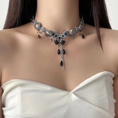 Length: 41-50cm Metal Choker Necklace With Rhinestones, Costume Jewelry Rhinestone Necklace With Clavicle Chain, Elegant Alloy Necklaces For Evening, Metal Rhinestone Choker, Gothic Choker Jewelry For Party, Party Costume Jewelry Crystal Necklaces In Metal, Gothic Choker For Parties, Adjustable Clavicle Rhinestone Necklace For Party, Party Rhinestone Necklace With Adjustable Clavicle Chain