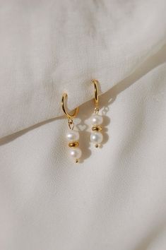 Everyday Pearl Drop Dangle Huggie Earrings, White Pearl Drop Hoop Earrings In 14k Gold, Adjustable Dangle Pearl Earrings With Pearl Charm, Minimalist Huggie Pearl Earrings, Minimalist White Dangle Huggie Earrings, Minimalist Pearl Dangle Huggie Earrings, Minimalist Dangle Huggie Earrings With Pearl Charm, White Pearl Huggie Earrings With Pearl Charm, Dainty White Hypoallergenic Huggie Earrings