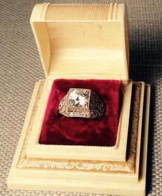 Victorian look a like sterling silver ring with diamond rock which is a cubic zirconia, great for anniversary gift or just any occasion to a wonderful woman. Made to look vintage. Box not included. beautifully done and a great gift of a wonderful woman who loves victorian design jewelry. the size of the ring is 6.5. very nice looking ring. The vintage ring box is not included and is not for sale. Vintage Ring Box, White Victorian, Victorian Design, Look Vintage, Size 10 Rings, Diamond Sizes, Sterling Ring, Victorian Fashion, Vintage Rings