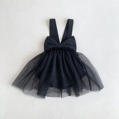 This adorable Girls Sleeveless Bow Sling Onesie Tutu is perfect for your little ballerina in the making! 🩰 Made from soft, breathable cotton, this comfy onesie features a cute bow detail and a fluffy tutu skirt, making it ideal for twirling and playing all day long. The sleeveless design and pullover closure make it easy for quick changes, so your little one can get to the fun faster! 👗 #babyfashion #summerstyle #tututuesday Specifications Gender: Girls Age Range: 6–24 months Pattern Type: Solid Item Type: Onesie Department Name: Baby Collar: O-Neck Sleeve Length: Sleeveless Fit: Fits true to size, take your normal size Summer Ballet Tutu Dress For Dress-up, Cute Sleeveless Tulle Tutu Dress, Party Cotton Suspender Dress With Spaghetti Straps, Sleeveless Tulle Tutu Dress For Summer, Spring Tulle Tutu Dress With Bow, Cute Spring Tutu Dress With Bow, Cute Tulle Tutu Dress With Bow, Sleeveless Tulle Tutu Dress With Bow, Summer Cotton Tutu Dress For Dress-up