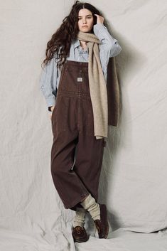 Winter Apparel Womens, Outdoorsy Style For Work, Natural Wardrobe Style, Japan Womens Fashion, Sweater Under Overalls, Nordic Clothing Style, Octogenarian Art Teacher Style, Gremlincore Fashion, Homestead Fashion