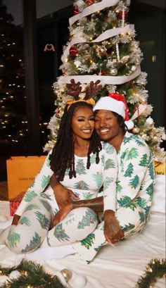 Black Couple Halloween Costumes, Christmas Pictures Outfits, Christmas Outfit Ideas