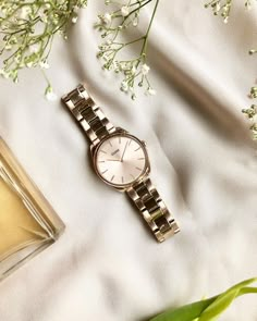 L’accessoire inoubliable pour rendre nos poignets plus beaux que jamais ! Les montres Cluse apportent élégance et raffinement. #montre #élégance #Cluse #poignet #bijoux Designer Watches Women, Classy Womens Watches, Trendy Watches Women Fashion, Trendy Watches Women, Elegant Watches Women, Classic Watch Women, Cartier Watches Women, Watches Women Simple, Watches Women Black