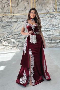 Weinrot Abendkleider Velvet | Abiballkleider Lang Mit Spitze | Babyonlinedress.de Evening Dresses 2022, Velvet Homecoming Dress, Best Formal Dresses, Velvet Evening Gown, Prom Dress With Train, Velvet Evening Dress, Prom Dresses 2022, Prom Dresses 2023, Red Prom Dresses