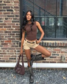 Modeling Aesthetic Black Women, Motto Boots Outfits, Boots And Shorts Outfit, Steve Madden Boots Outfit, Buckle Boots Outfit, Moto Boots Outfit, Biker Boots Outfit, Summer Boots Outfit, Country Concert Outfits