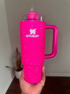 Authentic Stanley 40 oz stainless steel tumbler. l Decorated in highway quality glass rhinestones Kitchen Apartment Ideas, Bedazzled Things, Bedazzling Ideas, Bedazzled Stuff, Pink Stanley, Stanley Pink, Sugar Nails, Trendy Water Bottles, Rhinestone Cups