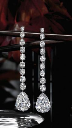 Dress Sparkle, Diamond Earrings Design, Antique Jewellery Designs, Guilty Gear, Luxury Earrings, Prom Jewelry, Jewelry Photography, Women Party, Jewelry Diamond