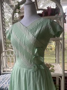 1950s vintage girls or xxs cotton day dress Measurements: Bust: 36" Waist:23" Length:41" Green Girl, Dress Measurements, Pretty Clothes, Vintage Girls, 1950s Vintage, Day Dress, Dress With Bow, Dress Clothes For Women, Pretty Outfits