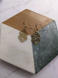 Elegant Geometric Earrings As Gift, Elegant Geometric Earrings For Gifts, Elegant Gold Geometric Earrings, Elegant Geometric Gold Earrings, Geometric Brass Earrings For Gift, Gold Infinity Earrings Perfect For Gifts, Gold Geometric Brass Jewelry, Gold Geometric Metal Jewelry, Geometric Jewelry With Matching Earrings As Gift