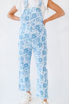 + tone on tone blue floral print+ adjustable straps+ hidden side pockets+ apron overall silhouette Floral Overalls, Nursing Friendly Dress, Plus Jumpsuit, Denim Short Dresses, Exclusive Dress, Game Dresses, Tone On Tone, Cardigan Sweater Jacket, Apron Pockets