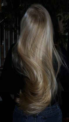 Royal Blonde Hair, Dark Blonde Aesthetic, Long Natural Blonde Hair, Dark Blonde Hair Aesthetic, Blonde For Cool Skin Tone, Long Blonde Hair Blowout, Long Dark Blonde Hair, Long Blonde 90s Hair, Blonde Blowout Aesthetic