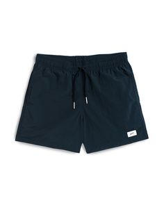 El clásico Swim Trunk en azul marino es la última incorporación a la colección Bather para Primavera/Verano 2018. Nuestro corte clásico Swim Trunk, en un color igualmente clásico y versátil. A diferencia del clásico Surf Trunk, el Swim Trunk presenta una cintura elástica con un forro de malla ultrafina y elástica en cuatro direcciones.



 Exterior: nailon 100 % reciclado de secado rápido

 Forro: 90 % nailon, 10 % spandex, malla ultrafina

 Bolsillos laterales reforzados.

 Bolsillo trasero con cierre a presión.

 Entrepierna de 5,5 pulgadas.

 Hecho en Canadá Compressive Summer Swimwear For Training, Waterproof Nylon Bottoms Relaxed Fit, Waterproof Nylon Bottoms With Relaxed Fit, Waterproof Relaxed Fit Nylon Bottoms, Solid Compressive Nylon Shorts, Sporty Fitted Nylon Swim Trunks, Stretchy Solid Color Nylon Shorts, Fitted Nylon Swim Trunks For Sport, Micro-elastic Nylon Shorts