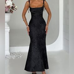 Gorgeous New With Tags Black Gown! Sleek Waves, Homecoming Dresses Corset, Midi Dress Wedding Guest, Prom Dress Ideas, Maxi Dress Sale, Draped Skirt, Winter Formal, Popular Dresses, Sparkle Dress