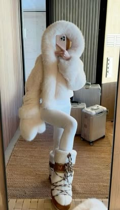 #fyp #fashion #winter Fur Ski Boots, Chalet Outfit, Moonboots Outfits, Ski Fits, Ski Trip Outfit, Apres Ski Outfits, Winter Princess, Smart Dressing, Warm Tights