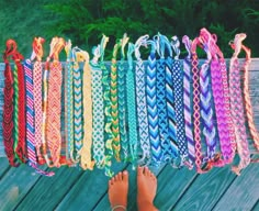 Friendship Bracelet Palette, Thread Bracelets Patterns, Vsco Bracelets, Cute Friendship Bracelets, Yarn Bracelets, Cute Friendship, Embroidery Bracelets, Friendship Bracelets Designs, String Bracelets