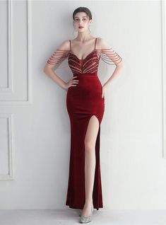 This burgundy mermaid dress is a sweet escape from the regular, designed for exquisite evenings like prom or formal events. The velvet gown flows smoothly to the floor, caressed by delicate spaghetti straps that introduce the tassel beading cap sleeves. A high slit provides a modern and tasteful reveal, complemented by a zipper-up back for a perfect fit. Remarkably priced under $150, this gown offers an opulent look without a lavish price tag. Dress Fishtail, Dress Pesta, Reverse 1999, Mermaid Evening Dress, Social Dresses, Designer Evening Dresses, Fishtail Dress, Long Evening Dress, Annual Meeting