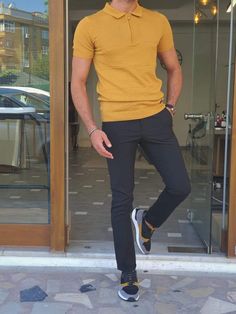 🔥 NEW COLLECTİON Collection : SPRİNG / SUMMER - 21 Product : Slim-fit self-patterned polo collar with zipper detail knit t-shirt mustard Color code : MUSTARD Available Size : S-M-L-XL-XXLT-shirt material : %95 Cotton , %5 Elestan Machine washable : Yes Fitting : slim-fit Package included : T-shirt Washing instructions : Wash ın 30 degree water reversely with detergent for color clothes and with appropriate colored clothes. Dry by hangingig up . Black Outfit Men, Mens Knit Sweater, Polo Outfit, Designer Suits For Men, Knit Polo, Mustard Color, Polo T Shirt, 3 Piece Suits, Knitwear Men