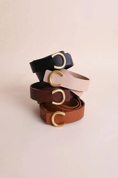 When was the last time you upgraded your belt? Get a classic, minimal look with our Minimalist Gold Horseshoe Buckle Belt. Available in 4 colors. 100% Genuine Leather Size: 43" x 2" *Available at our Rehoboth Beach Location or Online Equestrian Belts, Womens Leather Belt, Sleek Dress, Gold Belts, Western Belts, The Minimalist, Gold Accessories, Buckle Belt, Shoe Style