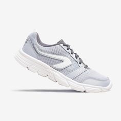 Our design teams developed these lightweight and cushioned women's running shoes for running up to 10km per week. Female Runner, Beginner Runner, Basket Sport, Lit Shoes, Women's Running Shoes, Best Running Shoes, Light Weight Shoes, How To Start Running, Grey Shoes