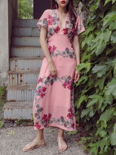 Maxi length V neck dress with short sleeve and pink floral print. Silky satin like material feel. Model is in MINUSEY S. * MINUSEY S = EU 34, US 2* MINUSEY M = EU 36, US 4* 100% Polyester* Dry clean* Made in Korea - Model Height: 170cm/5'7" (US2, EU34) Pink Floral Print V-neck Maxi Dress, Pink Floral V-neck Dress For Brunch, Pink Printed V-neck Midi Dress, Pink Rose Print Midi Dress For Summer, Summer Pink Rose Print Midi Dress, Feminine Printed Short-sleeve Dresses, Feminine Printed Short Sleeve Dress, Pink Floral V-neck Summer Dress, Feminine Floral Print Short Sleeve Dress