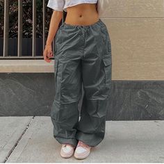 Gray Oversized Cargo Pants. Size Medium, Low Rise, Draw Strong Waist Band, Adjustable Leg Cuffs. New Without Tags, Never Worn. Waist: 20” Flat Inseam: 29” Celana Kargo, Cargo Pants Streetwear, Celana Fashion, Drawstring Waist Pants, Baggy Sweatpants, Women Cargo Pants, Y2k Pants, Baggy Cargo Pants, Wide Leg Sweatpants