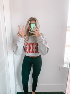 georgia crewneck. cute & comfy! size up to be oversized! Colored Leggings Outfit, Outfit With Leggings, Bod Goals, Mom Fits, Travel Georgia, Colored Leggings, Leggings Outfit Fall, Sweatpants Outfits, Coloured Leggings