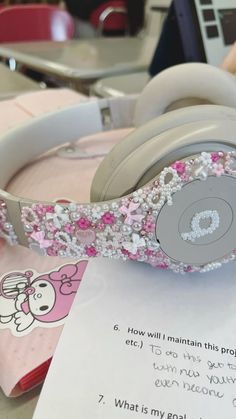 Decorated Beats Headphones, Junk Beats Headphones, Decorated Beats, Beats Decoration, Junk Headphones, Y2k Headphones, Pink Girly Things Accessories, Beats Headphones Aesthetic, Junk Case