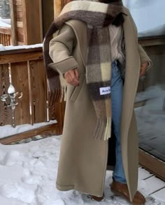 Scarf Outfit, Uggs Outfit, Coat Outfits, Looks Style, Mode Inspiration, Winter Fashion Outfits, Winter Looks, Fall Winter Outfits