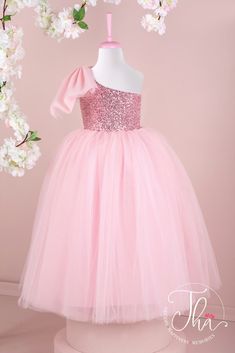 #kidsfashiontrends #babytrends #superfashionkids #toddlermodel #trendybaby #toddlerclothing #babyootd #babymodelling #kidfashion #fashionbabies Pink Birthday Dress, Pink Sequin Top, Celebration Dress, Pink Party Dress, Tulle Bow, Fairytale Princess, Pink Party Dresses, Tulle Bows, Full Length Gowns