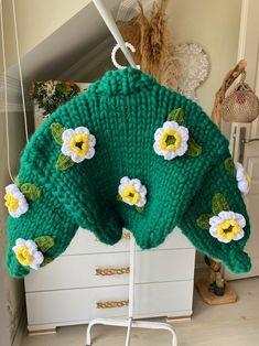 Темно-зеленая куртка с цветком лотоса коренастый кардиган - Etsy Украина Trendy Handmade Knit Sweater, Trendy Handmade Knit Cardigan, Cozy Handmade Green Cardigan, Handmade Acrylic Cardigan For Spring, Trendy Hand-knitted Acrylic Cardigan, Handmade One Size Acrylic Sweater, Trendy Hand Knitted Acrylic Cardigan, Spring Chunky Knit Acrylic Sweater Coat, Handmade One-size Acrylic Sweater