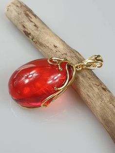 Deep Red amber pendant. Perfect stunning ruby red teardrop shape. Gold plated pendant (with stamping-hallmark). High quality. Teardrop shape elegant pendant. All natural parts, not plastic. Weight: 14.00 gr Pendant size: 5.5 x 2.6 cm MATCHING Earrings: https://www.etsy.com/uk/listing/912802337/ruby-red-amber-earrings-gold-plated?ref=shop_home_active_4&frs=1 This item was made of natural Baltic Amber. All the amber used in my jewelry is collected in my home country Lithuania. I sell only genu Red Ruby Drop Jewelry, Red Drop Beads For Jewelry Making, Cabochon Drop Jewelry For Gifts, Red Drop Gemstone Jewelry, Red Gemstone Drop Jewelry, Red Drop-shaped Jewelry For Gift, Red Drop Jewelry For Gift, Elegant Red Jewelry With Cabochon, Elegant Red Cabochon Jewelry