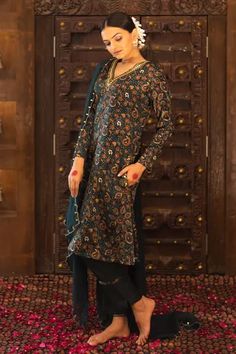 Shop for Vana Ethnics Green Viscose Ajrakh Print Kurta Pant Set for Women Online at Aza Fashions Festive Fitted Front-open Kurta, Festive V-neck Kurta With Block Print, Festive V-neck Printed Kurta, V-neck Fitted Kurta With Printed Motifs, Ajarak Print Kurta, Mirror Embroidery, Kurta Pant Set, Red Chiffon, Silk Tunic