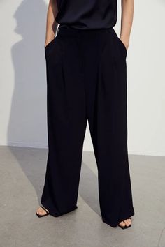 Wide-leg Pants - Black - Ladies | H&M US 2 Elegant Wide Leg Pull-on Pants For Work, Baggy Wide-leg Dress Pants For Workwear, Formal Baggy Wide-leg Bottoms, Baggy Wide-leg Pants For Work, Baggy Dress Pants For Work, Wide Leg Bottoms With Pleated Waist For Business Casual, Business Casual Wide Leg Bottoms With Pleated Waist, H&m Wide-leg Workwear Pants, Relaxed Fit Wide Leg Bottoms With Pleated Waist