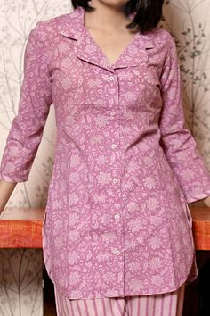 Buy Purple Cotton Embroidery Notched Collar Block Print Kurta And Pant Set For Women by Abbaran Online at Aza Fashions. Collar Kurti Design, Short Kurti Designs, Collar Kurti, Design Kurta, Striped Pant, Short Kurta, Latest Dress Design