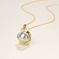 Material: 18K gold, and Mabe Pearl Mabe Pearl saltwater cultured pearl Size of pearl: 12.0-13.0 mm Handpicked of every pearl, only the top 1% of pearls are selected Handcrafted Lifetime warranty The price of this product is only the pendant price, and a 45cm adjustable 925 silver chain is given as a gift. Formal Tahitian Pearl Necklace In Yellow Gold, Formal Yellow Gold Tahitian Pearl Necklace, Yellow Gold Tahitian Pearl Jewelry With Pearl Charm, Tahitian Pearl Charm Jewelry In Yellow Gold, Tahitian Pearl Jewelry With Pearl Charm In Yellow Gold, Pearl Clavicle Chain Necklace, Fine Jewelry Pearl Necklace With Round Pendant, Elegant Yellow Gold Pearl Necklace With Round Pendant, Elegant Yellow Gold Necklace With Cabochon