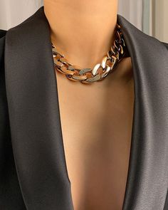 Chic and edgy    	  Great worn with low neckline tops    	  Perfect for edgy parties   	 Chain circumference: 36 cm and 7 cm extension