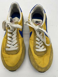 Retro Nike Running Shoes With Branded Insole, Vintage Sneakers With Rubber Waffle Outsoles For Jogging, Nike Retro Running Sneakers, Retro Nike Sneakers For Running, Retro Nike Running Shoes, Retro Nike Running Sneakers, Retro Low-top Running Shoes, Vintage Running Sneakers, Retro Lace-up Running Shoes With Rubber Waffle Outsoles