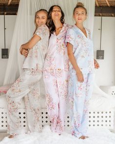 Explore our shop for other loungewear options : https://www.etsy.com/shop/SelineLounge Scroll down for links to order more than 1 PJ! A light and perfectly soft PJ with a delicate floral design is sure to keep you cozy and chic all night! 🌸 F E A T U R E S * Two piece set, short sleeve + pants * Pretty as bridesmaid pajamas or bridal party pajamas * Mix and match top and bottom sizing to accommodate individual curves. * Pants come with elasticated waist and drawstrings * Flattering neckline and Loveshackfancy Party, Pjs And Pancakes, Feminine Romantic Fashion, Bridal Party Boxes, Bridesmaids Pjs, Silky Pjs, Bridesmaids Shirts, Dream Wedding Aesthetic, Bridesmaid Pajama