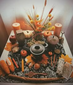 Blessed Mabon, Mabon Altar, Samhain Altar, Altar Inspiration, Samhain Ritual, Alter Ideas, Pagan Holidays, Pagan Festivals, Magia Das Ervas