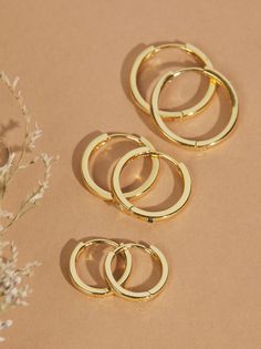 You need this timeless 18k gold dipped huggie hoop set in your everyday earring collection. This set features three different sized classic hoops fit for any occasion. Pair with a sweatshirt to glam up your look or a black dress for a sleek night out look! Gold Hoop Earring Set, Wishlist 2024, Earring Collection, Hoop Earring Sets, Gold Dipped, Everyday Earrings, Accessories Jewelry Earrings, Gold Hoops, Earrings Collection