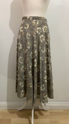 🌿 FREE UK POSTAGE! 🌿Gorgeous vintage 90s 00s y2k St.Michael floral patterned floaty midi skirt! 🌾 In a lovely soft earthy arty watercolour flower print in sage pistachio khaki green shades with beige & cream 🐚 Fitted waist with side shell button up & zip fastening. Full circle, flowy floaty A-line shape. Lightweight and cool- Perfect for this season! Tuck in your fav blouse or tee for a cute granny chic look! 🪴 Brand- St.Michael  Measurements: Waist- 26" Length- 32" Labelled size 10- Would Spring Bohemian A-line Bottoms, Bohemian A-line Summer Bottoms, Bohemian Full Maxi Skirt For Spring, Bohemian Floral Print Relaxed Maxi Skirt, Spring A-line Bohemian Bottoms, Bohemian A-line Bottoms For Spring, Bohemian Relaxed Fit Floral Maxi Skirt, Bohemian Floral Print Fall Skirt, Bohemian A-line Bottoms For Summer