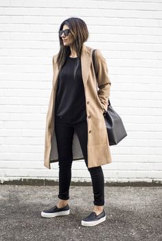 Camel Coat Slip Ons Mansur Gavriel Bag Scandinavian Fashion, Fashion Business Casual, Minimal Outfit, Street Style Chic