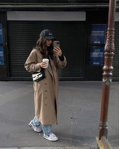 Trench Outfit, 00s Mode, New Balance Outfit, Trench Coat Outfit, Streetwear Mode, Paris Outfits